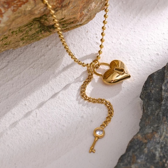 💛Gold plated key heart necklace - Picture 7 of 8